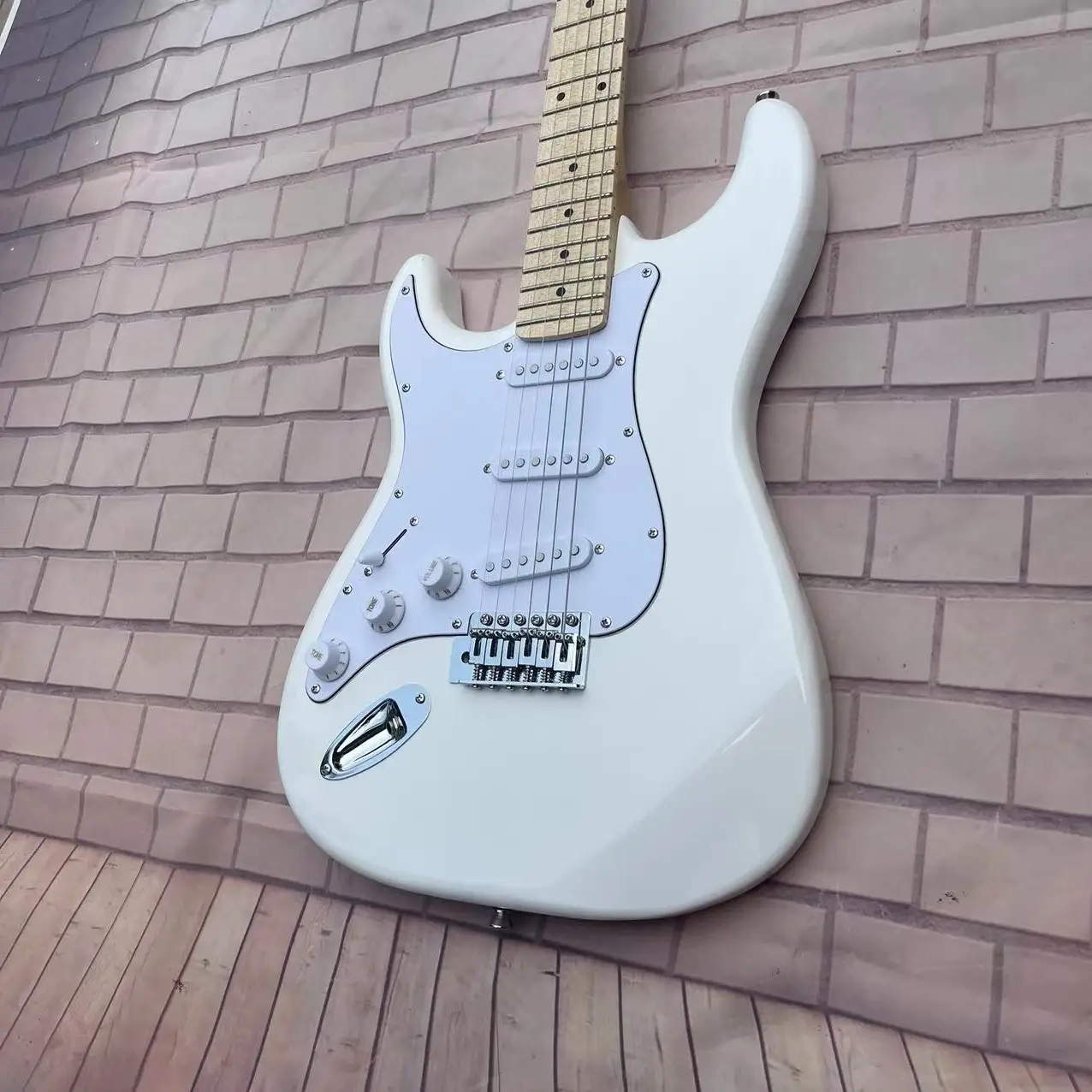 Left hand 6-string electric guitar, white guitar with high gloss, factory real picture, can be shipped upon order, free delivery