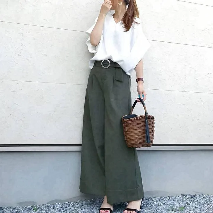 ชุดเซ็ตสองชิ้น เสื้อคอวีแขนทรงปีกค้างคาว พร้อมเข็มขัด และกางเกงขายาวทรงกระบอก รุ่นใหม่ประจำฤดูร้อนปี 2025