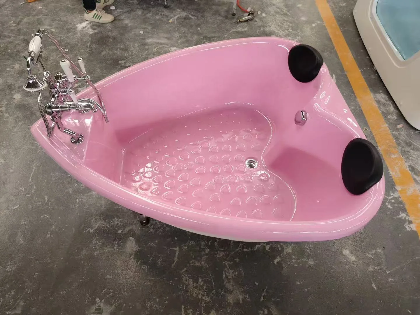 1.5M Freestanding Household Bathtub Heart-shaped Pink Thermostatic Heating Double-fan Adult Bathtub