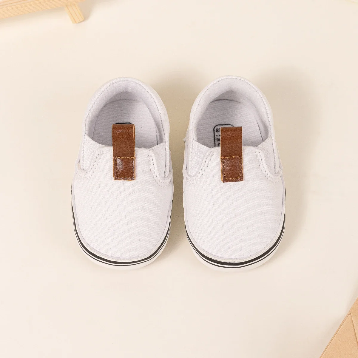 Moda bonito fundo plano deslizamento-em sapatos casuais e macios da criança do bebê primavera/outono nova venda quente crianças deslizamento-em sapatos de lona