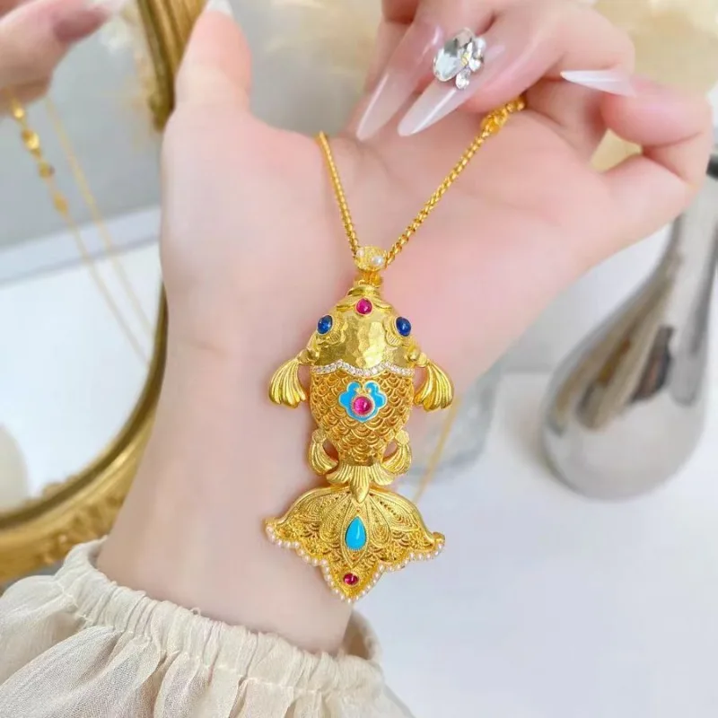 

Вьетнамский песок, золотая эмаль, окрашенная голубыми глазами, золотая рыбка, многониточный комплект ожерелья, наследие, ремесло, хрустальные акценты, ремесленный подарок