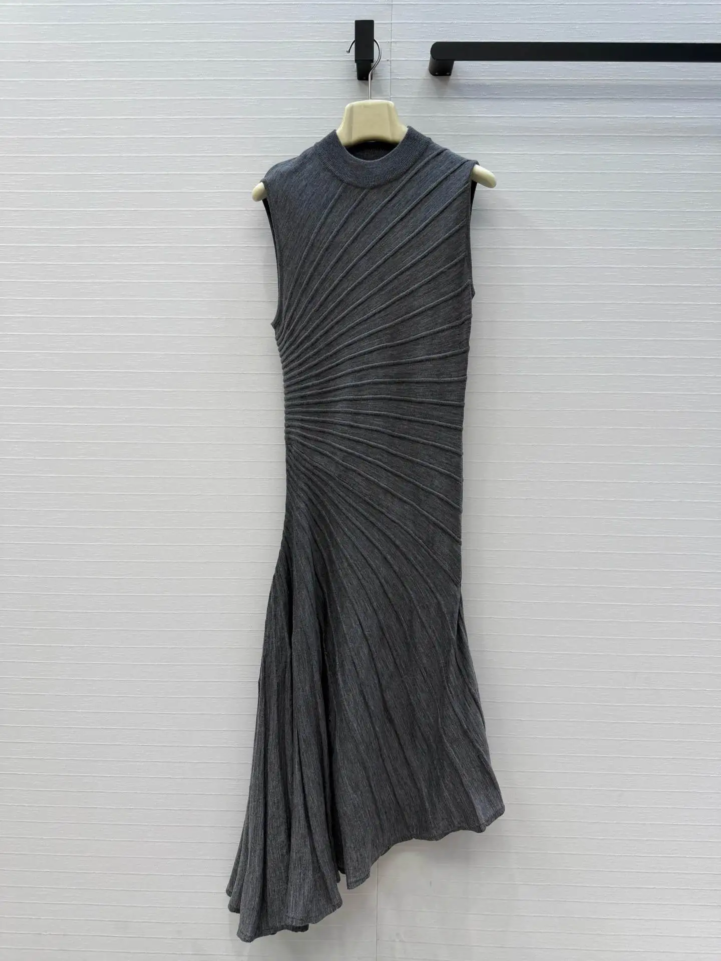 

Summer 2026 Slimming round Neck Knitted Wool Dress Versatile Fashion Style Sleeveless Irregular Long Skirt