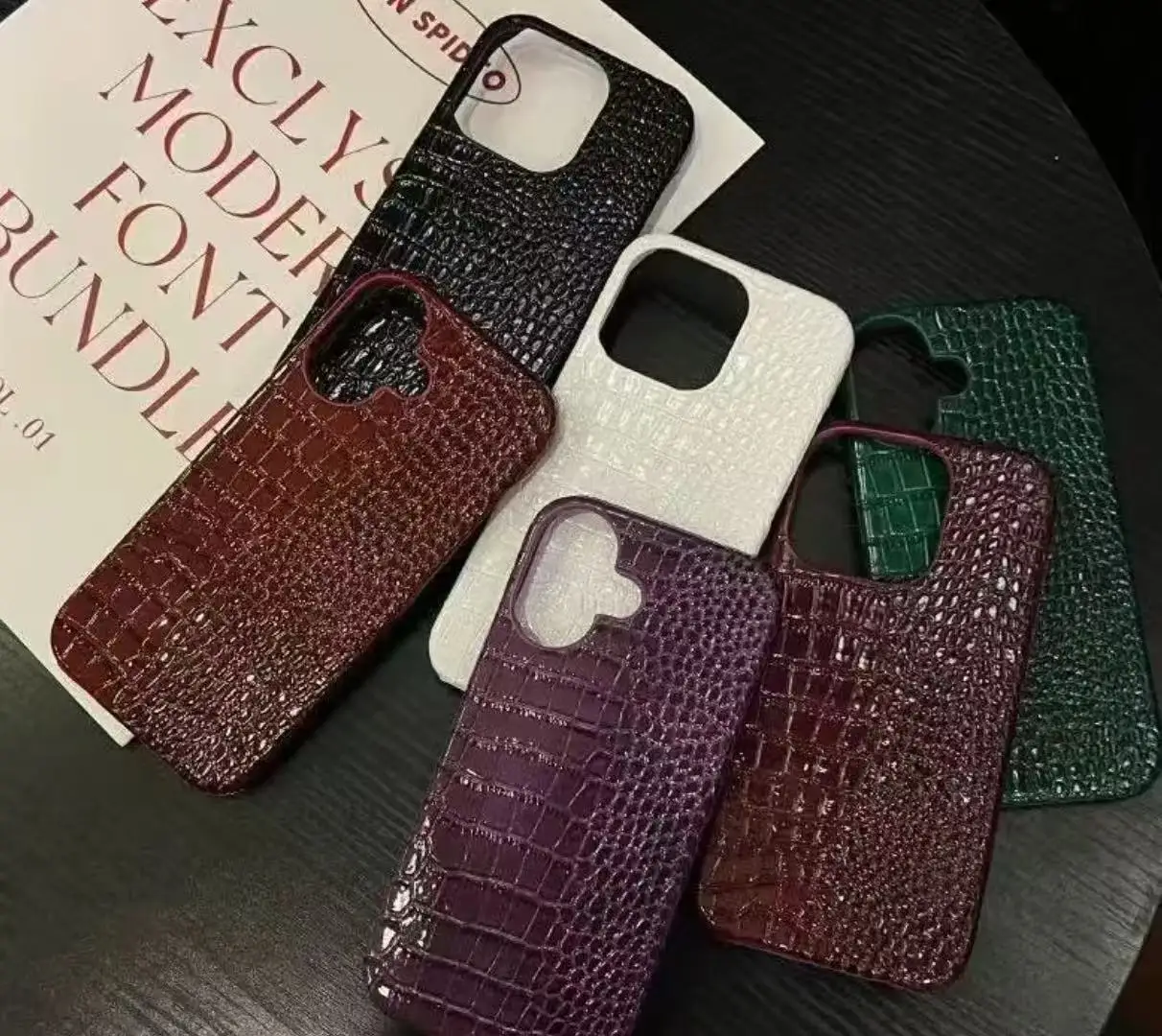 

Fashionable 3D texture of the crocodile head and back, genuine leather feels comfortable, wireless charging, mobile phone case