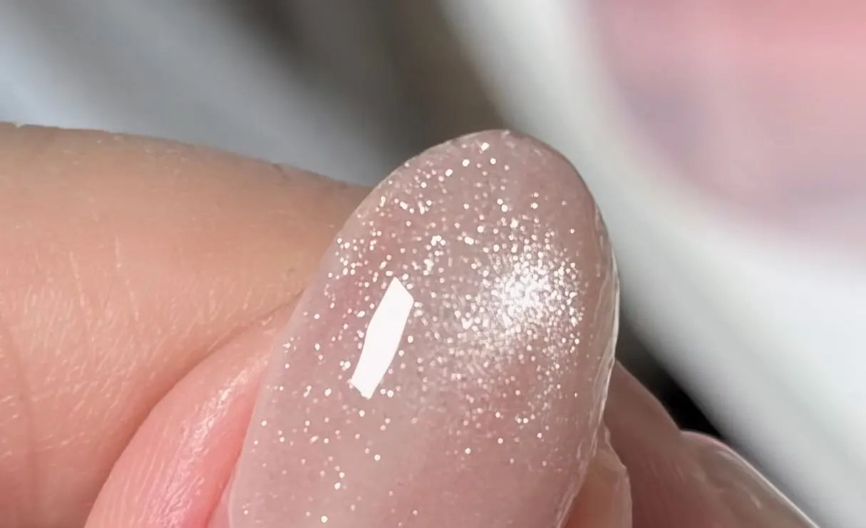 1pc 10ml Silk Nude Crystal Cat Eye Magnetic Nail Polish Holographic Pink Cat Eye Gel Nail Polish Varnish photo review
