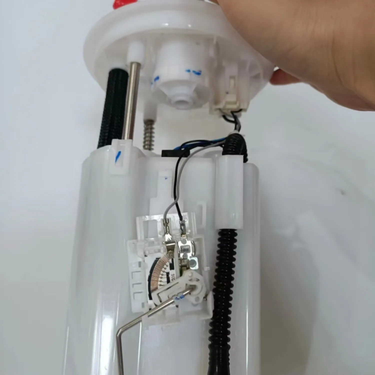 Automotive Fuel Pump Assembly OE;31110-2K200 For Kia Sauer Hatchback/Two Cars