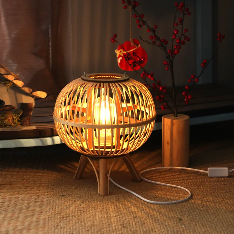 Vintage Retro Bamboo Woven Wind Lantern Lamp American Handmade Handheld Floor Candlestick Lamp As Night Light For Living Room