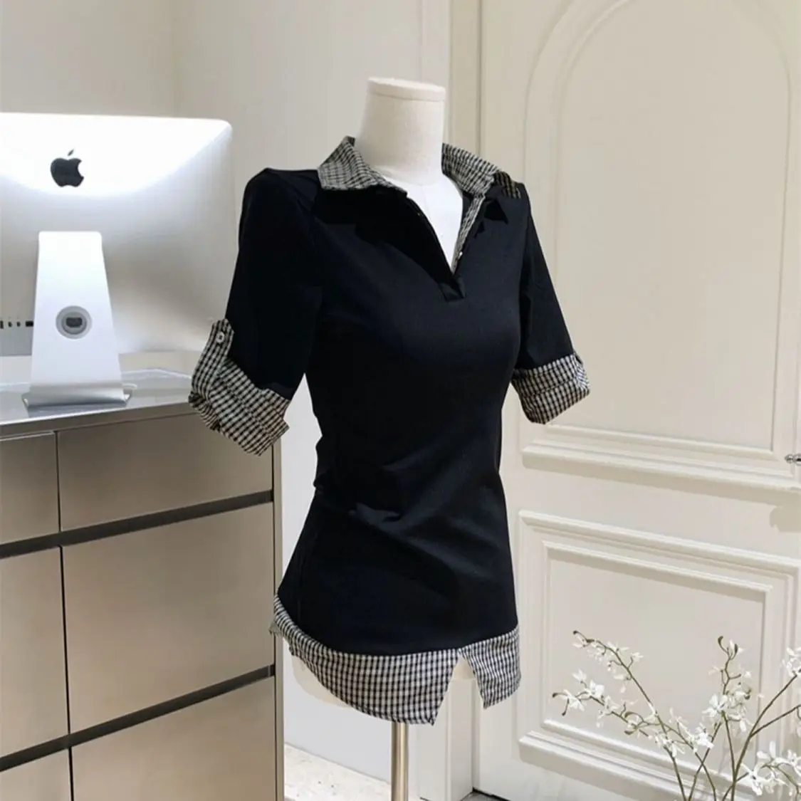 

Корейская футболка 2026, новая ленивая клетчатая лоскутная футболка с воротником-поло и короткими рукавами, летний темпераментный утягивающий топ в студенческом стиле