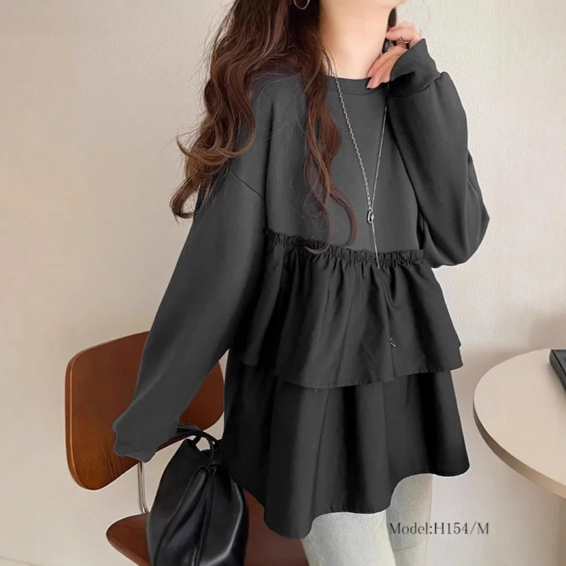 

Толстовка контрастного цвета с нерегулярными рюшами, весна 2026, свободная футболка, женская корейская версия, универсальный топ с длинными рукавами