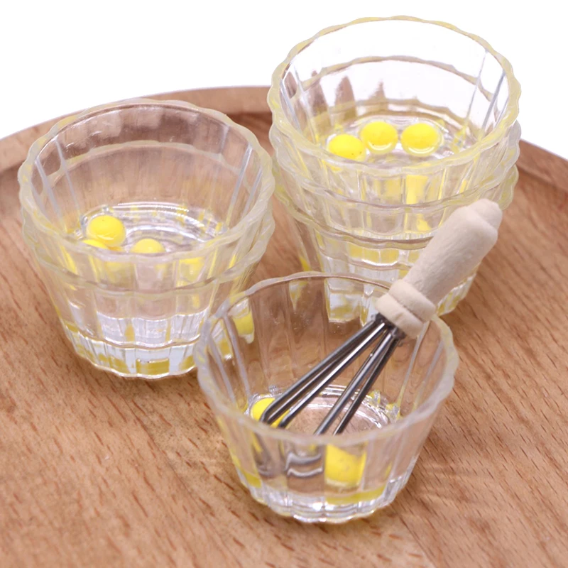 ชุดอุปกรณ์ครัวสำหรับบ้านตุ๊กตาขนาด 1:12 ประกอบด้วยเครื่องตีไข่และถ้วยไข่แบบจำลองน่ารัก เหมาะสำหรับตกแต่งบ้าน