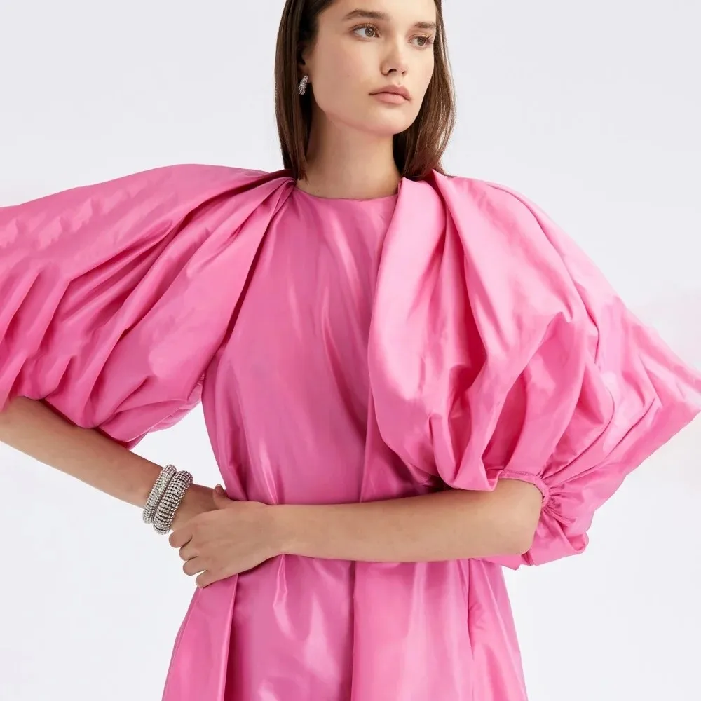 فستان سهرة رسمي وردي أنيق 2026 برقبة عالية وأكمام منتفخة بفيونكة كبيرة من قماش التفتا للحفلات الراقصة رداء السهرة