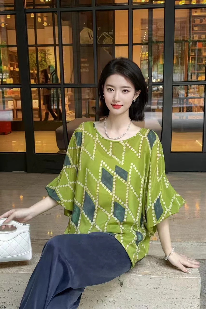 

2025 High End Summer New O-Neck Bat Sleeve Silk Green Diamond Grid Color Blocked Printed Women's Shirt S-XL