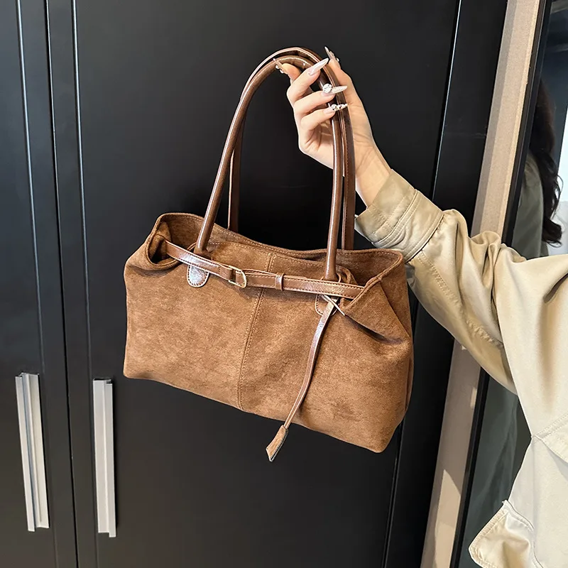 

Autumn and Winter Vintage Large Capacity Suede Bag for Women 2025 New Casual Commuter Shoulder Bag Handheld Tote Bag