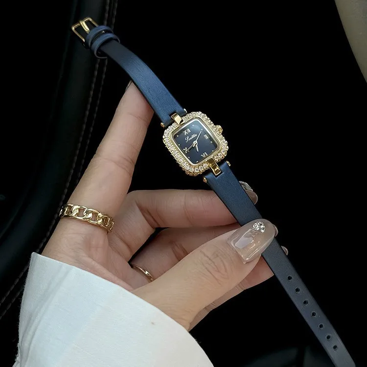 

New Exquisite And Petite Blue Leather Strap Watch For Women High-End Square Design, A Carefully Selected Luxury Watch For Women.
