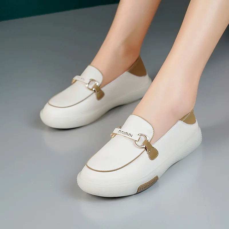 

The 2025 new style of fashionable, durable and versatile white sneakers with soft soles and shallow openings are lightweight