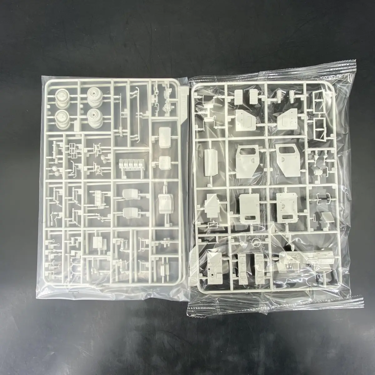 Meng 1/35 Rosyjski Pojazd Pancerny Vs-003 Tiger z Silnikiem, Model do Składania, Figurka, Nielakierowany Kolekcjonerski, Personalizowany Plastikowy Prezent Zabawka
