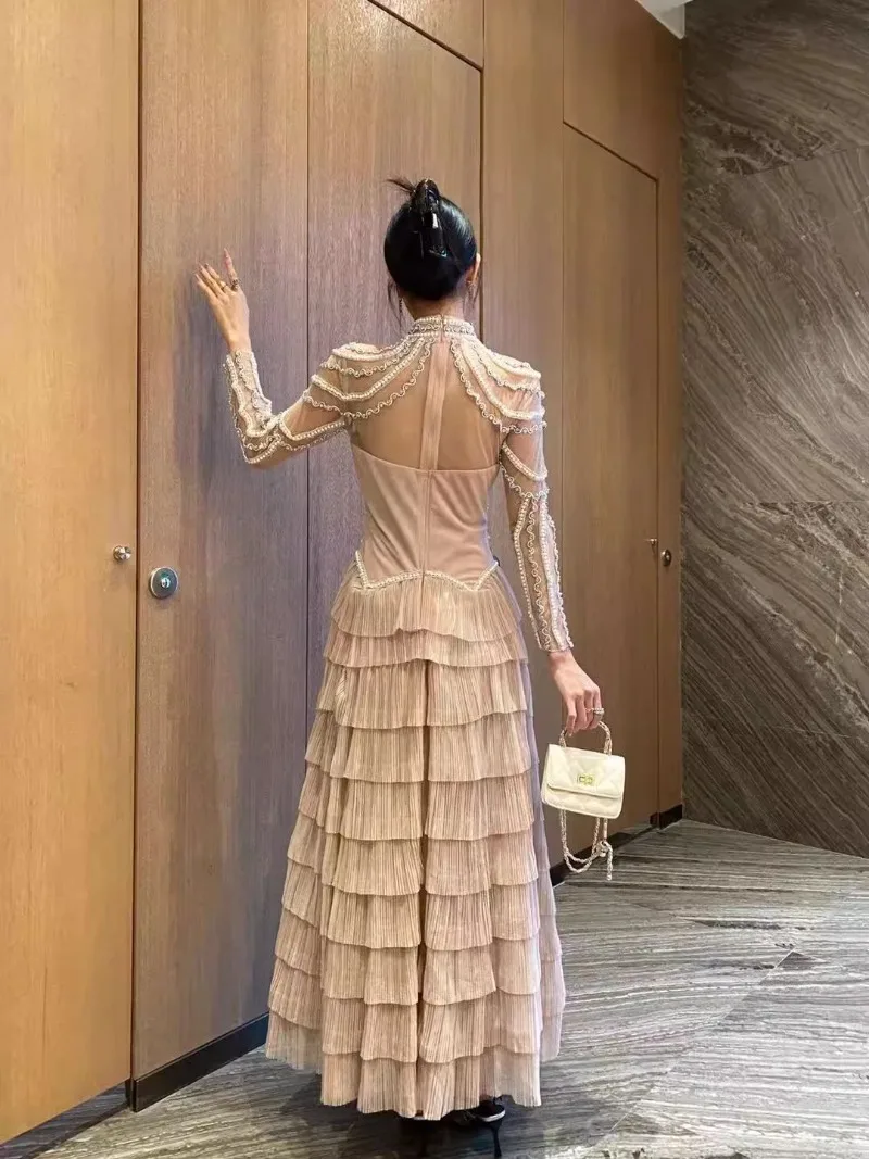 2025 primavera e verão novo colarinho fixo diamante malha translúcida camada plissado borda vestido longo para mulher