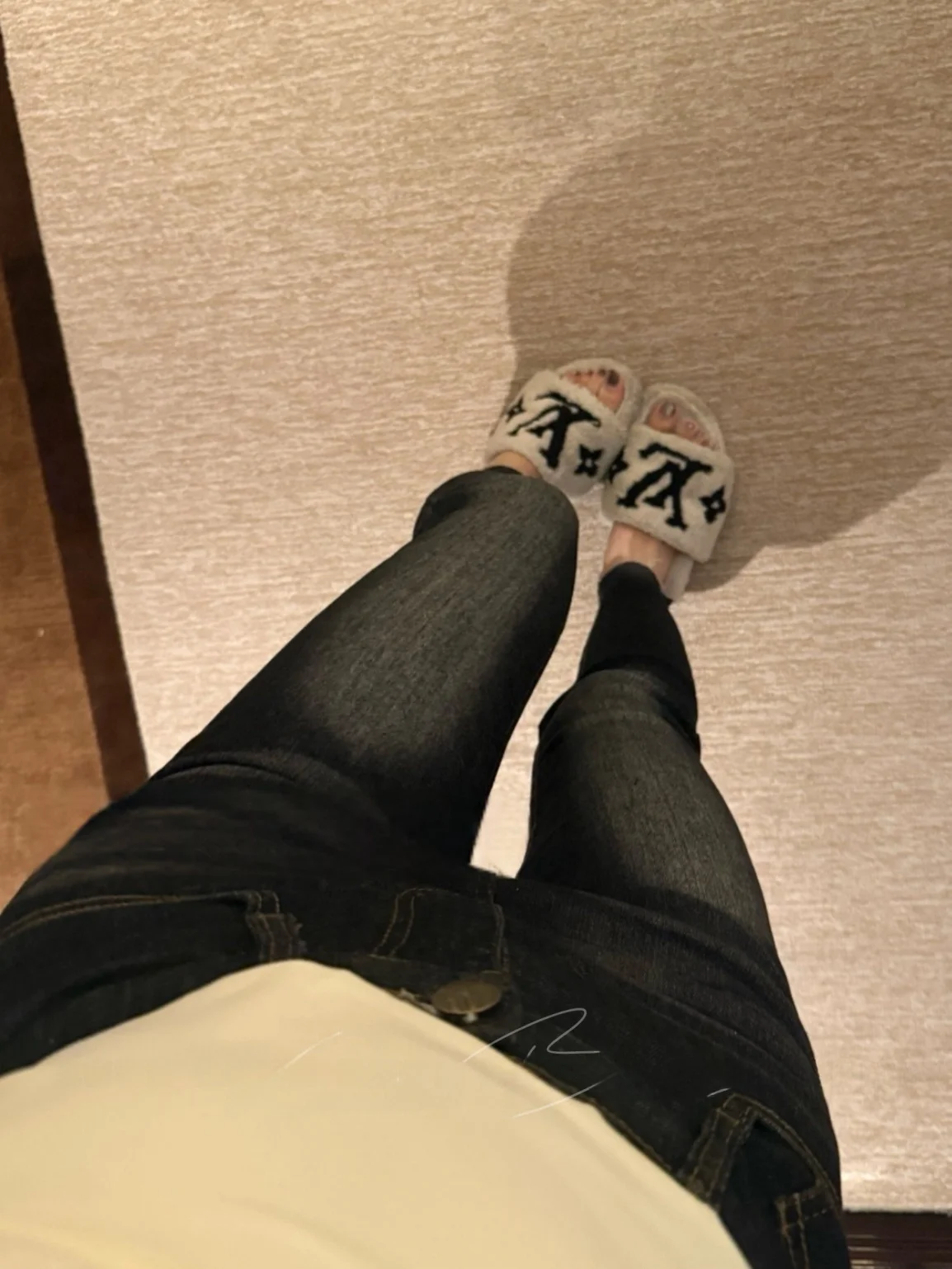 

Slim Fit High Waist Cotton Stretch Denim Jeans Korean Sle Elastic Hip Enhancing Tight Jeans Ladies Winter Collection