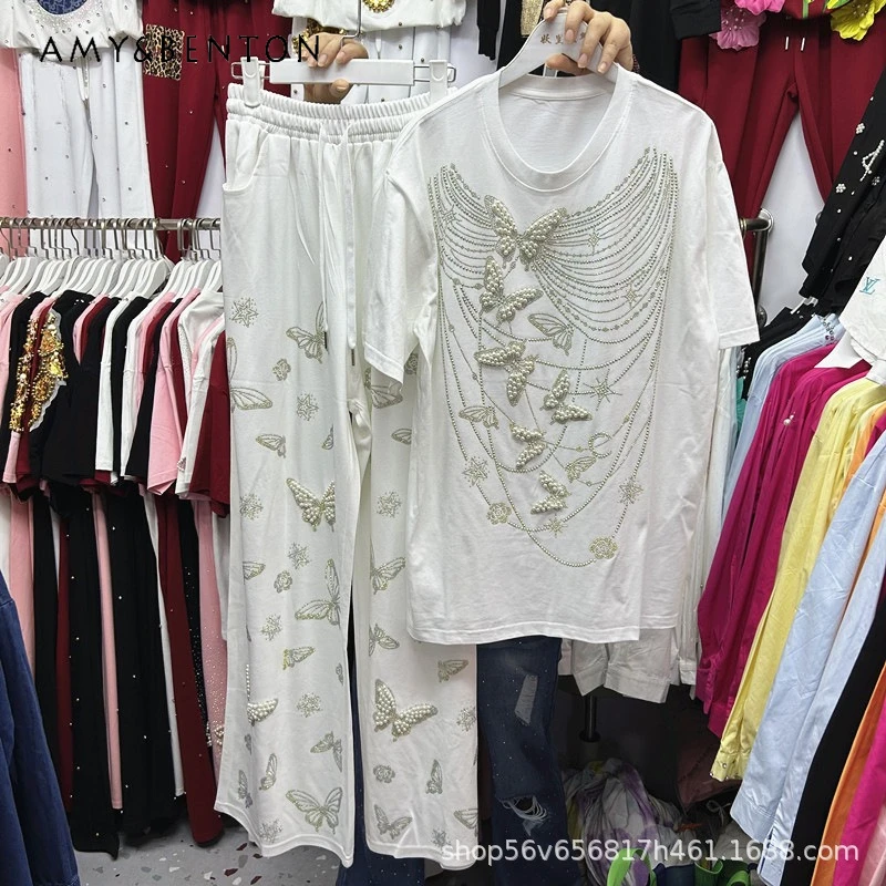 

Элитный комплект из двух предметов: футболка с бабочками из страз и широкие брюки с эластичным поясом для женщин