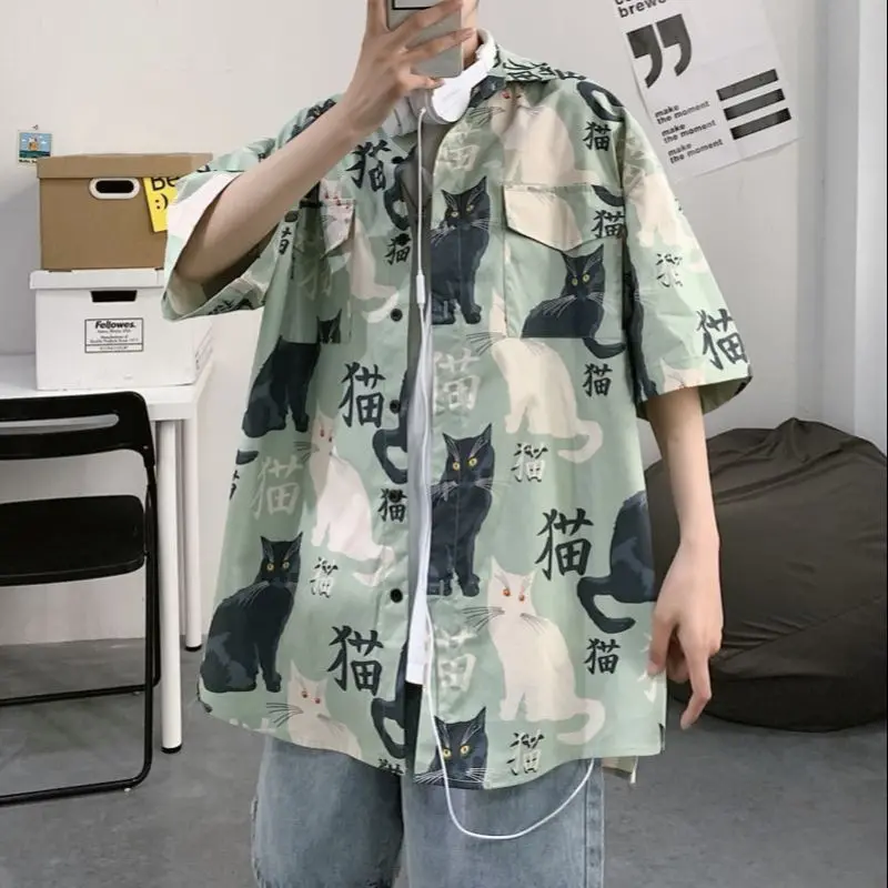 Camisa holgada de manga corta para hombre, camisa informal con estampado de gato de un solo pecho y solapa, estilo japonés de Hong Kong, novedad de