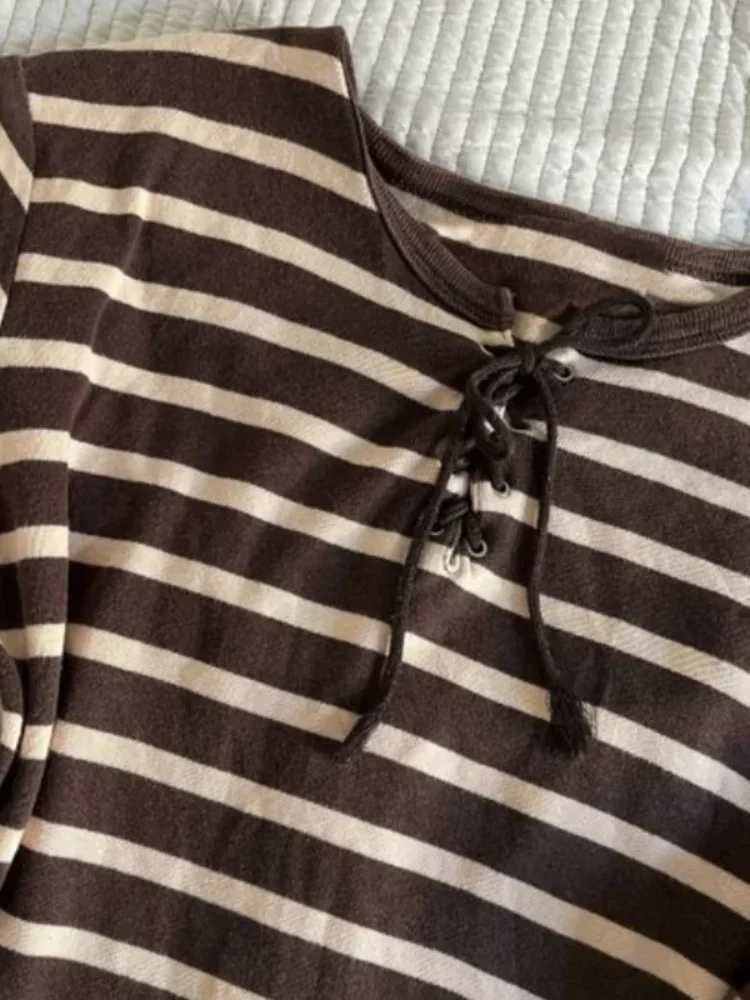 Letnia Nowa Brązowa Czarna Koszulka Damska w Paski na Ramiączkach Y2K Retro Harajuku Wyszczuplająca Modna Damska Bluzka Styl Milenijny