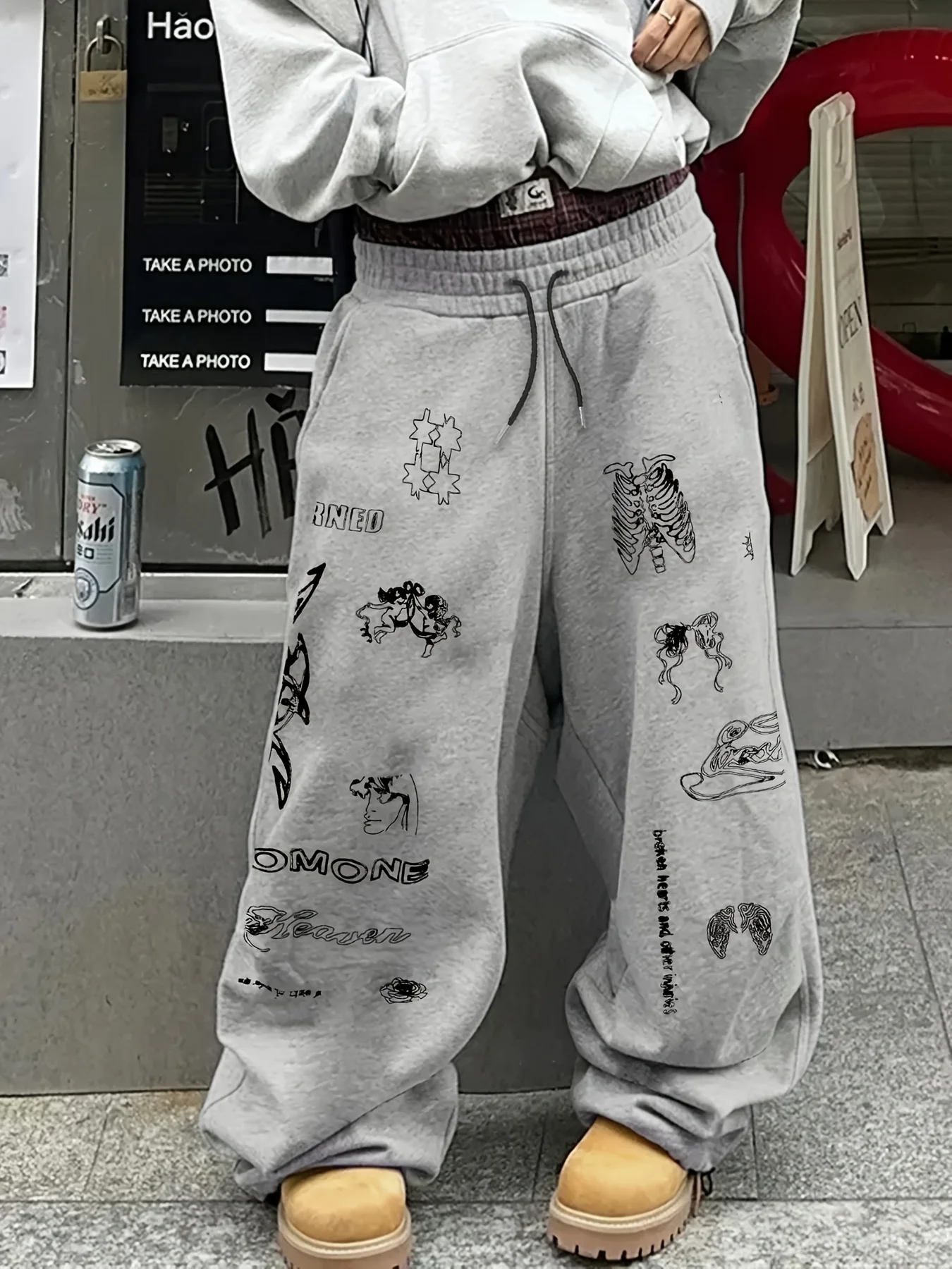 Men's Sports and Leisure Printed Sweatpants, Featuring Regular and Trendy Graphic Design, Creating A Fashionable Look