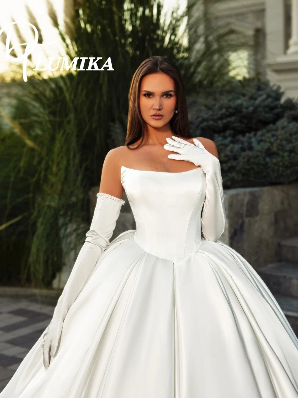 

Alluring Strapless Smooth-Satin Wedding Dress 2026 Romantic Flowy-Ball-Gown Bridal Gown Fashion Ball-Gown Floor-Length Bridal Dr