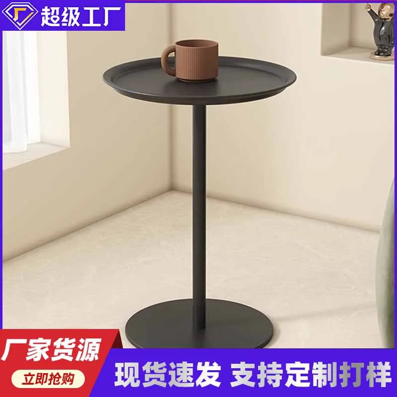 

Минималистичный маленький кофе, диван, креативный кофе, небольшой круглый балкон для отдыха, угловой столик