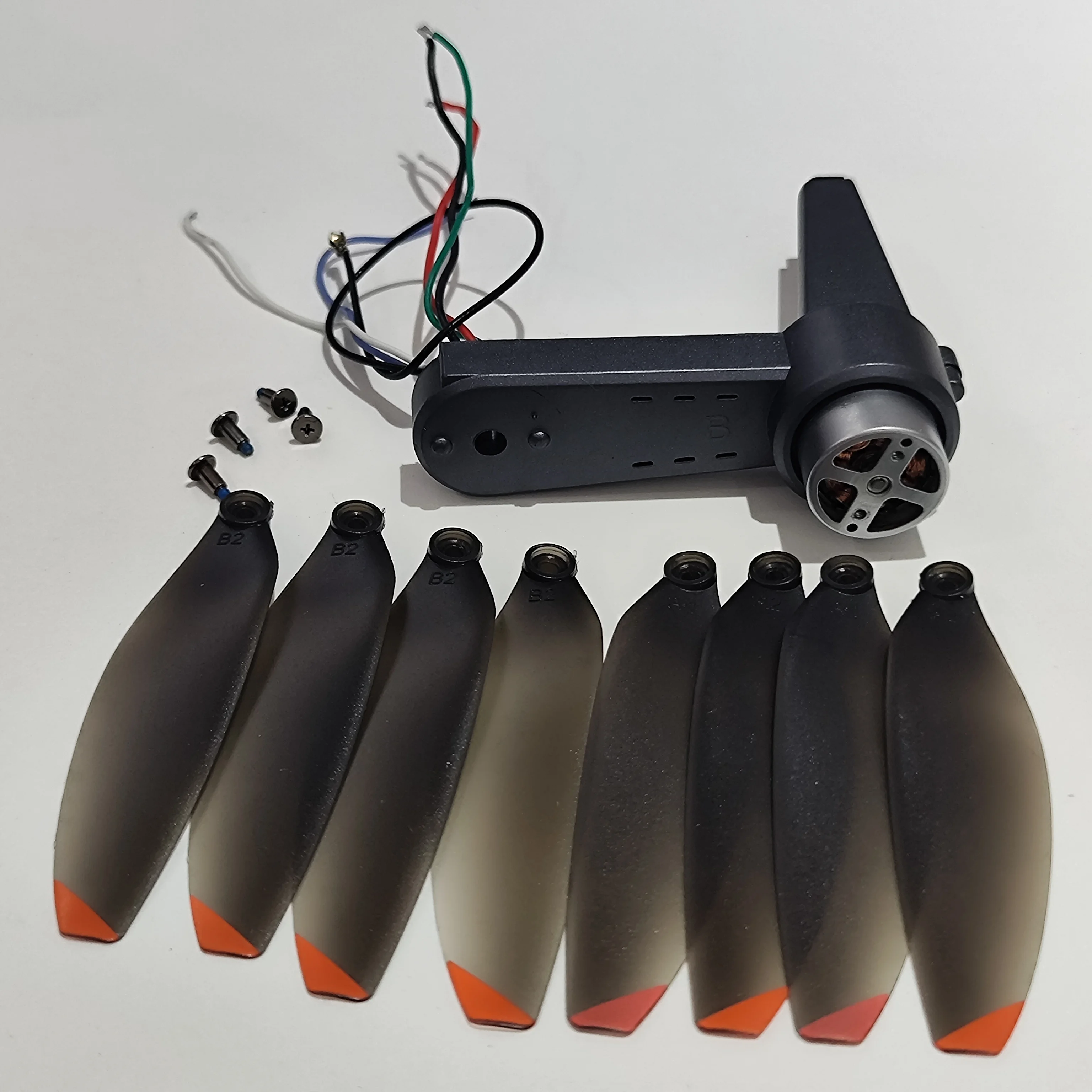 

RG106 Brushless Motor Arm B With Antenna + Blade Propeller 8PCS for RG106PRO RG106MAX RG106Pro Max GPS Drone