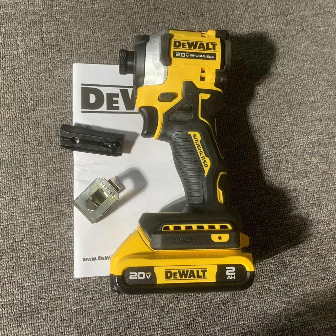 

New Dewalt DCF850 1/4" impact driver 20v Includes 2.0AH battery New Tools