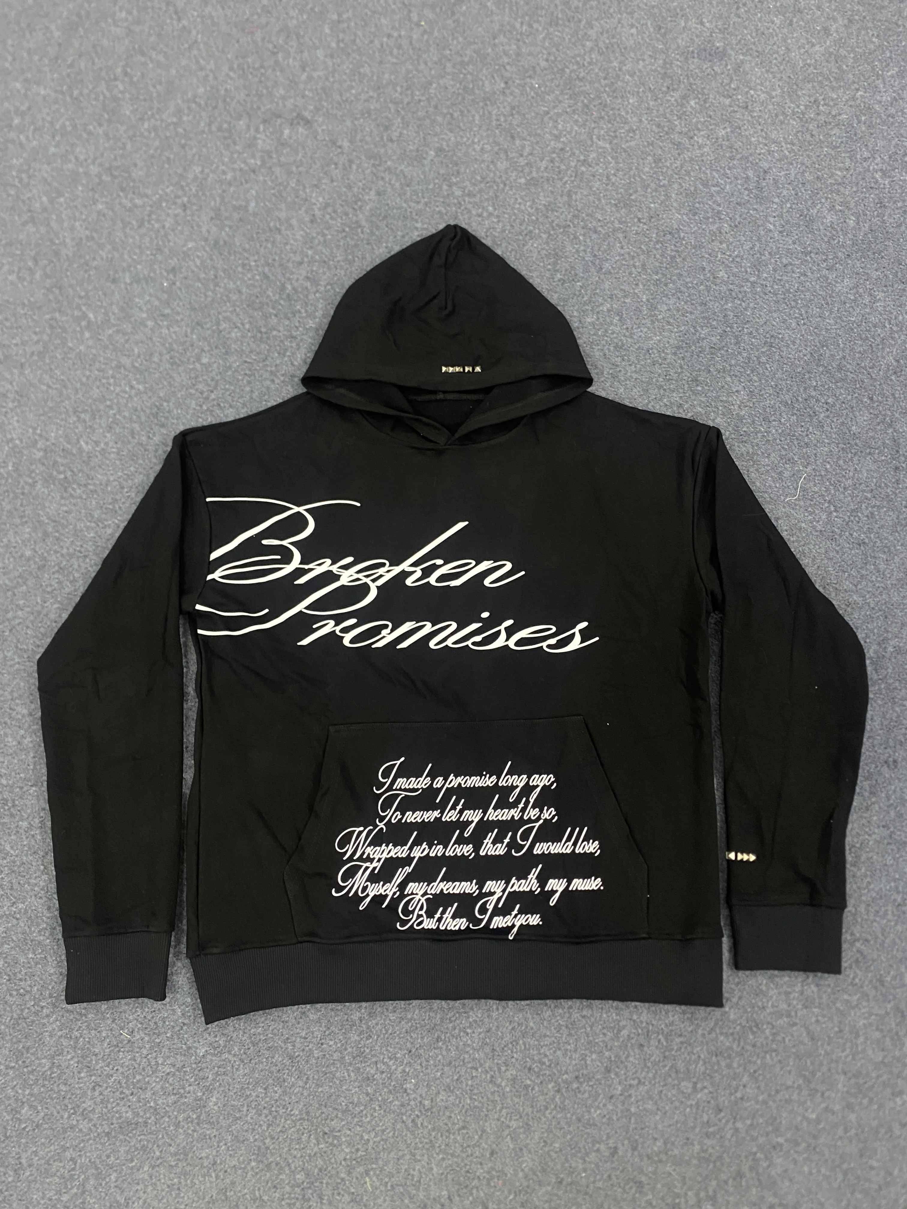 سترة بغطاء للرأس جديدة للجنسين للخريف والشتاء بسيطة للاستخدام اليومي ومتعددة الاستخدامات وطباعة إنجليزية عصرية ومتعددة الاستخدامات