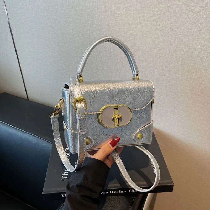 

Classic Parisian Style Leather Shoulder Bag For Women With Timeless Silhouette And Elegant Look