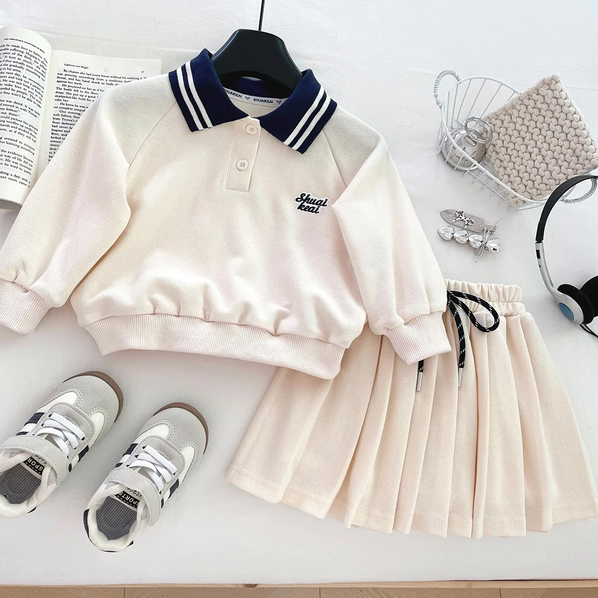 

Autumn Children Girl 2PCS Clothes Set Cotton Letter Embroidery Polo Sweatshirt Suits Loose Solid Kids Girls Pleated Skirt Outfit