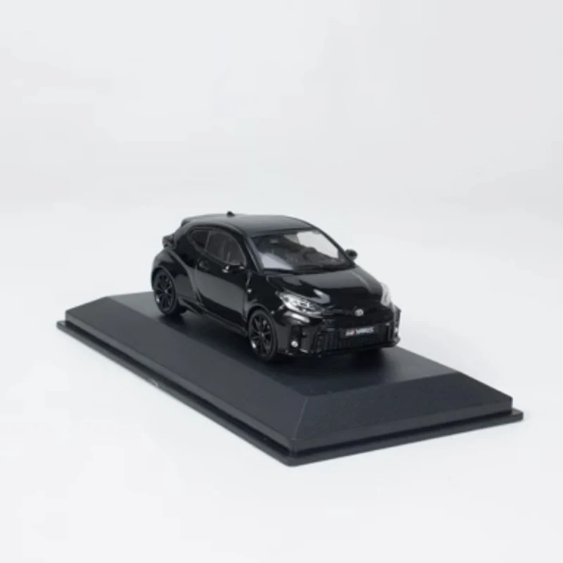 

Литая под давлением оригинальная модель из сплава GR YARIS в масштабе 1:43, имитация готового продукта, украшение для хобби, сувениры, коллекция дисплеев