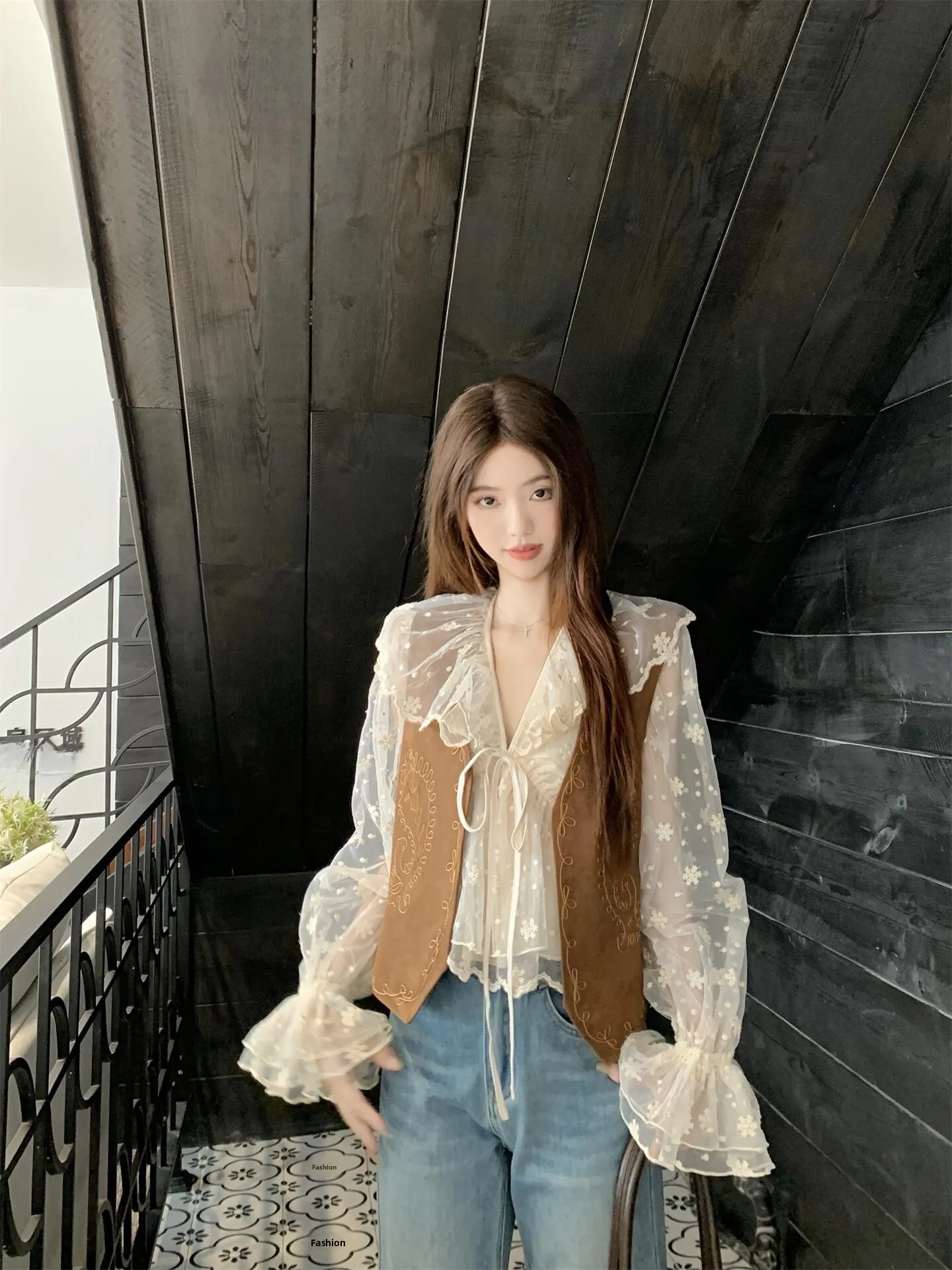 

Loose Lace Shirt Women's Spring Fashionable V-neck Long Sleeve Embroidered Bell Sleeve Design Sense Oversized Blouse Top