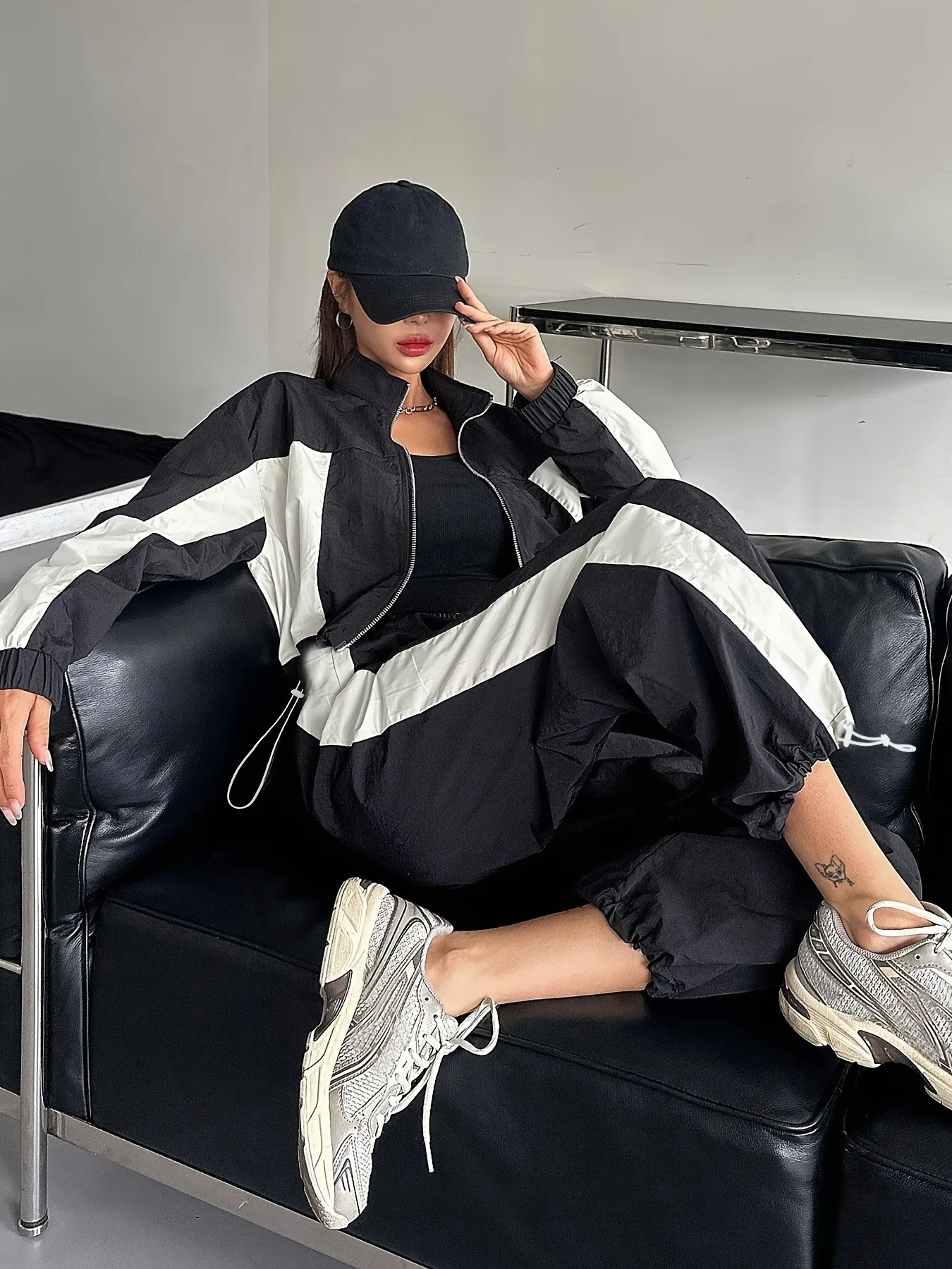 Tuta sportiva casual per donna Moda autunnale Nuovo colore a contrasto Risvolto Cerniera Cappotto corto Pantaloni a vita alta Set da due pezzi