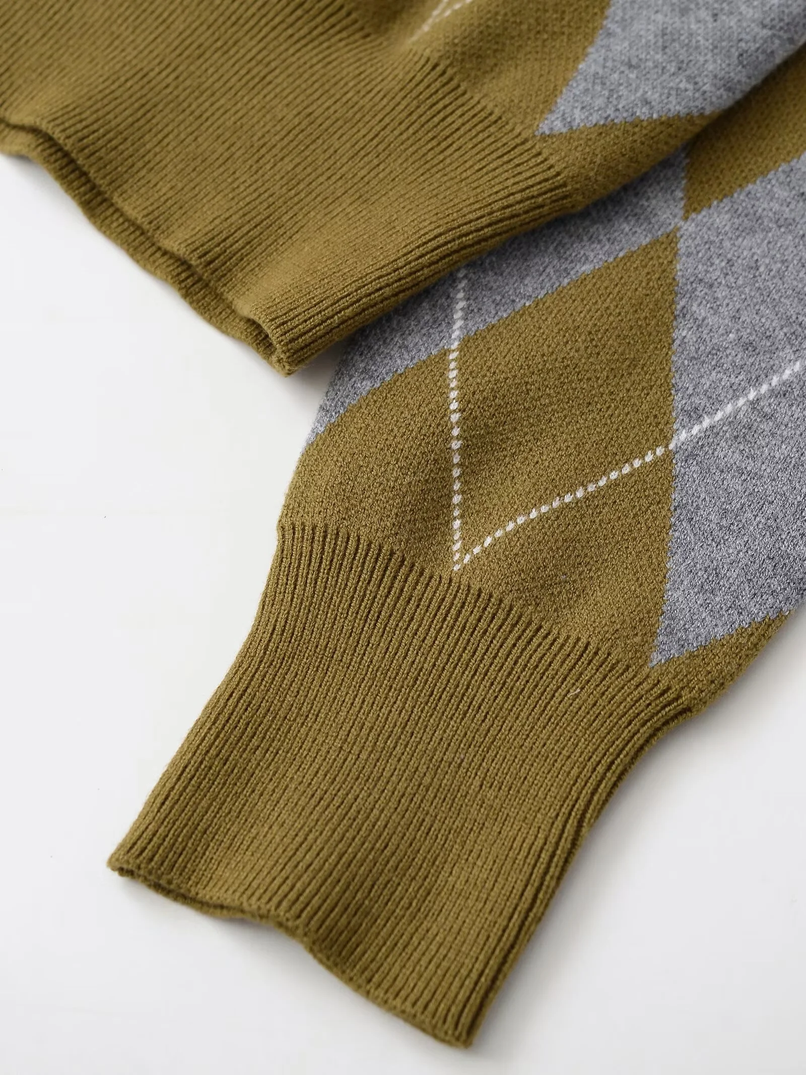 2025 Winter New Women's Casual Fashionable Simple Elegant Polo Collar Long Sleeve Diamond Pattern Knit Top