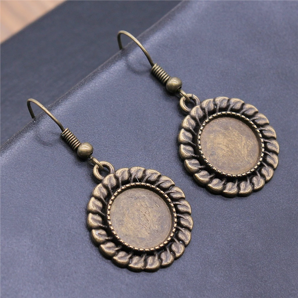 Vintage Antique Bronze Color 12mm Round Simple Style Cameo Cabochon Pendant Base Setting Dangle Earrings Fit Women Party Gift