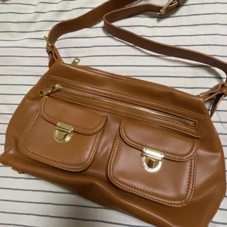 حقيبة نسائية كورية ذات سعة كبيرة بكتف واحد متعددة الاستخدامات حقيبة تحت الإبط للركاب للخريف بجيوب متعددة حقيبة حمل باللون البني #2