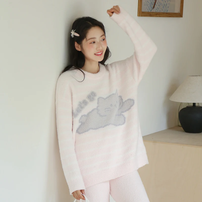 بيجامة سميكة بخطوط قطط ناعمة على الطراز الكوري للخريف والشتاء