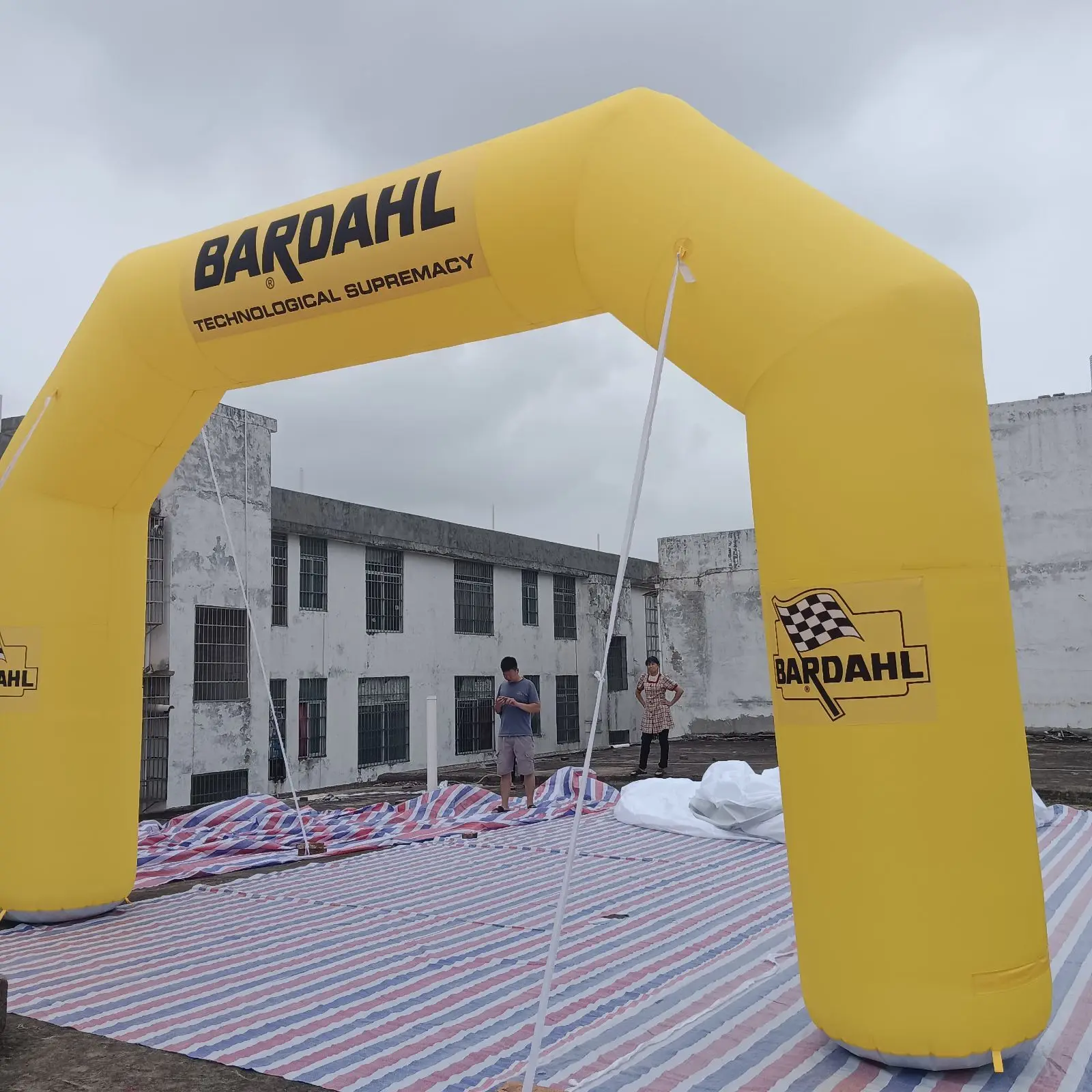 Arco inflable publicitario, arco inflable comercial personalizado de línea de estrella/acabado de Color amarillo para actividades deportivas al aire libre