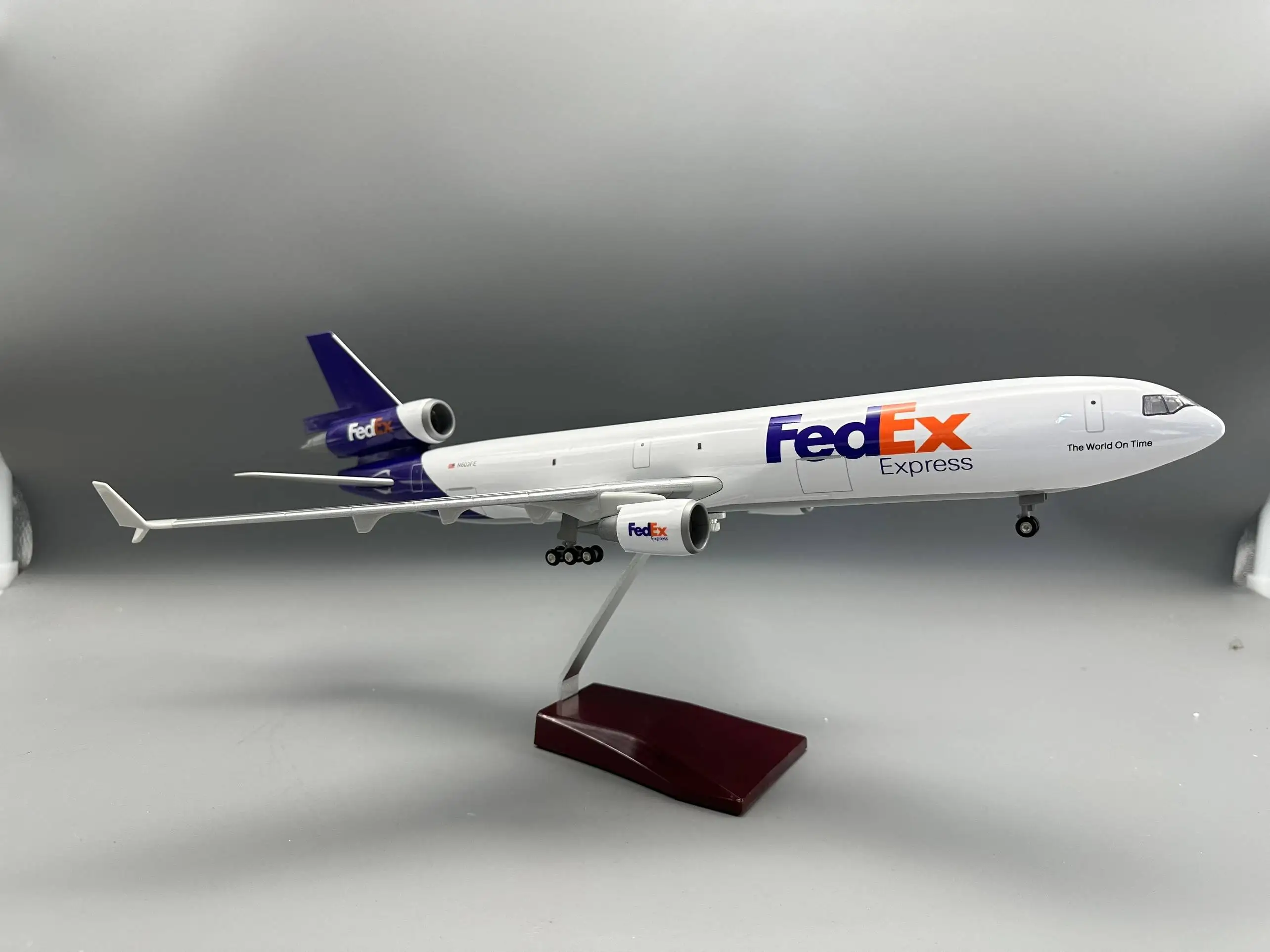 

47cm Fedex Cargo Airways MD-11 Plane Model 1/130 Scale Aircraft Diecast With Landing Gears Static Aviation Model Children Toys