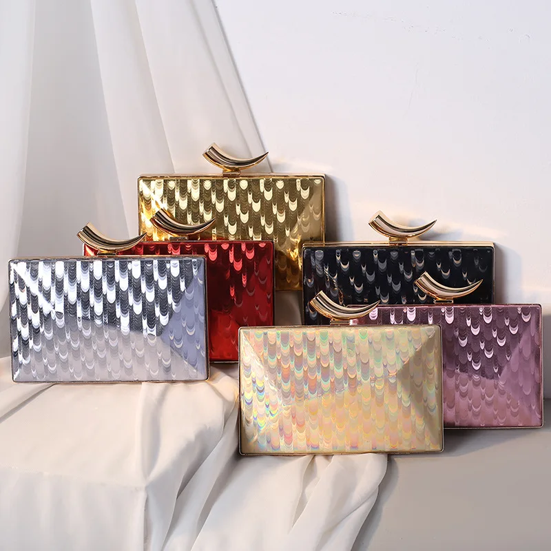 

Блестящий стильный вечерний клатч, великолепный, ослепительный, блестящий, привлекательный, шикарный, модный, полированный, сияющий для ужина