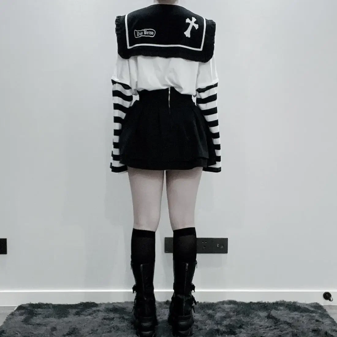 

Fashion Japanese Subcultural Collar Black White Striped Sleeves Detachable Cross Print T-shirt Rock Punk Top
