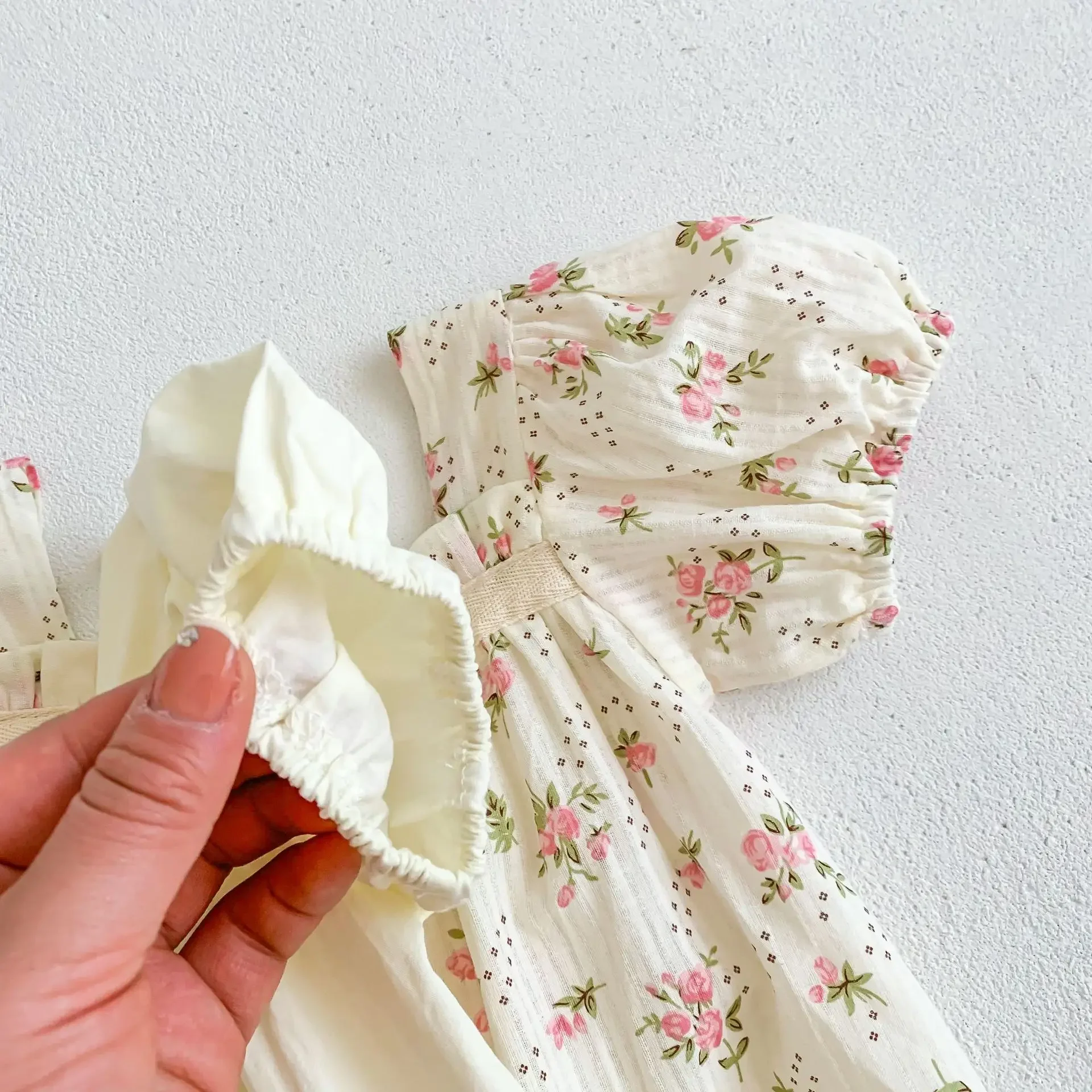 2026 الصيف لينة الطفل السروال القصير الوليد طفلة الأزهار نفخة الأكمام رومبير مع ربطة القوس فيونكة الأميرة طقم قطعة واحدة للأطفال ل 0-2Y