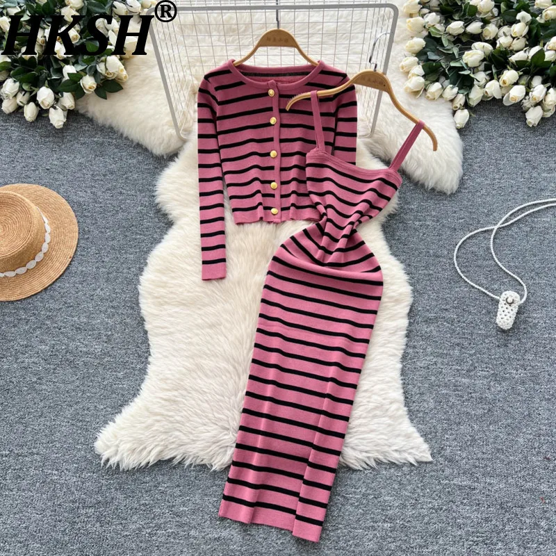 

HKSH Autumn New Women Elegant Chic Dress Striped Knitted Strap Sweet Dresses Long Sleeve Single Breasted High Street Coat HK7901