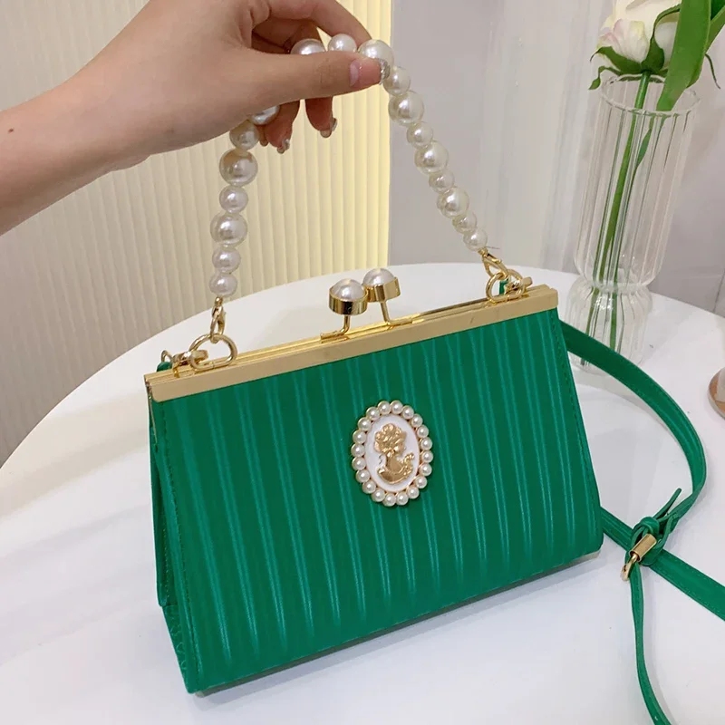 Luxury Women Evening Pearl Shell Clip Green Pink Chain Messenger Bags Designer White Prom Shoulder Bags Wedding Bridal Clutch