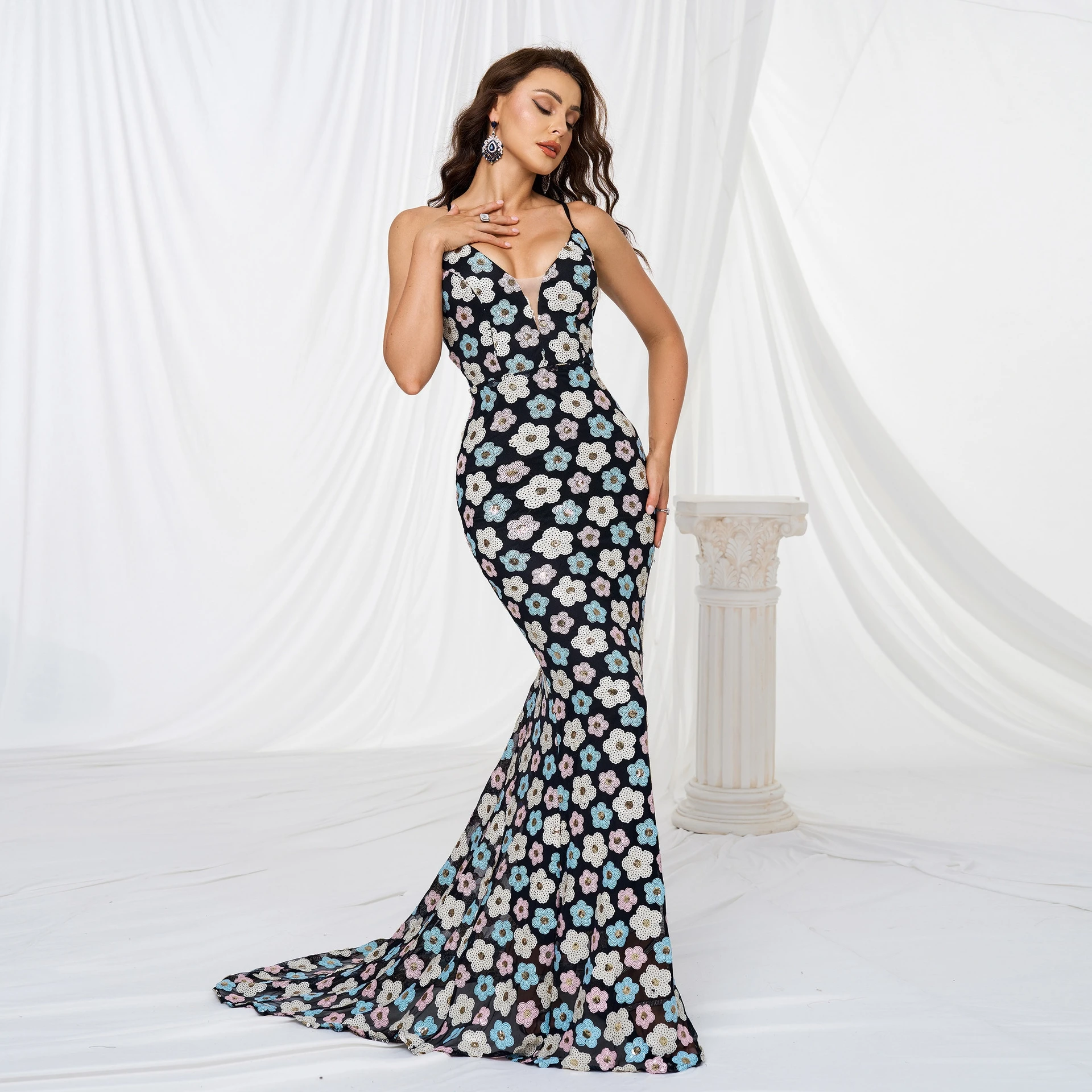 패셔너블한 롱 이브닝 드레스 자수 장식 대형 사이즈 여성 의류 윈드 세레모니 크로스바디 드레스