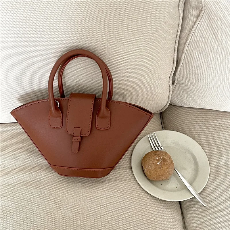 

Handheld wing bag for women, fashionable and high-end vegetable basket bag, simple and niche PU crossbody bucket bag for women