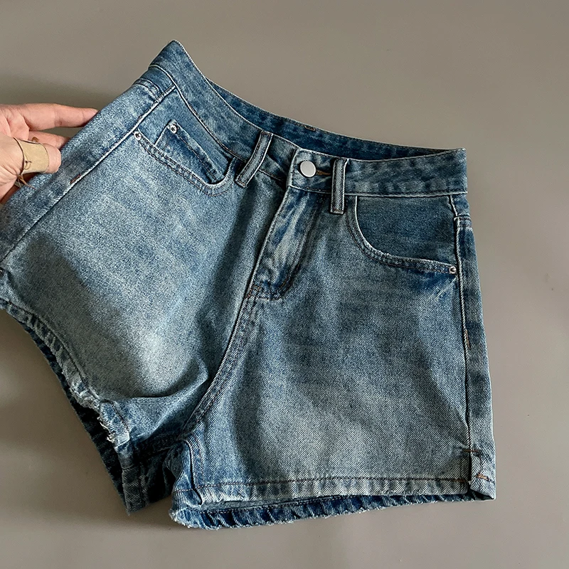 

Женские джинсовые шорты с вышивкой сзади, популярные шорты, летние женские джинсовые шорты с высокой талией и широкими штанинами, синие джинсовые шорты, универсальные повседневные наряды