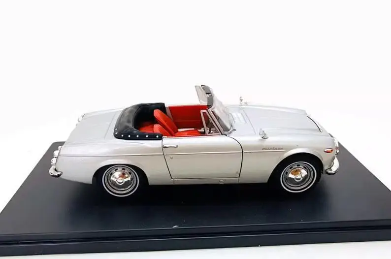 1/43 وصول جديد سعر خاص دييكاست المعادن خمر الكلاسيكية داتسون للتحويل سيارة رياضية نموذج الأثاث عرض مجموعة